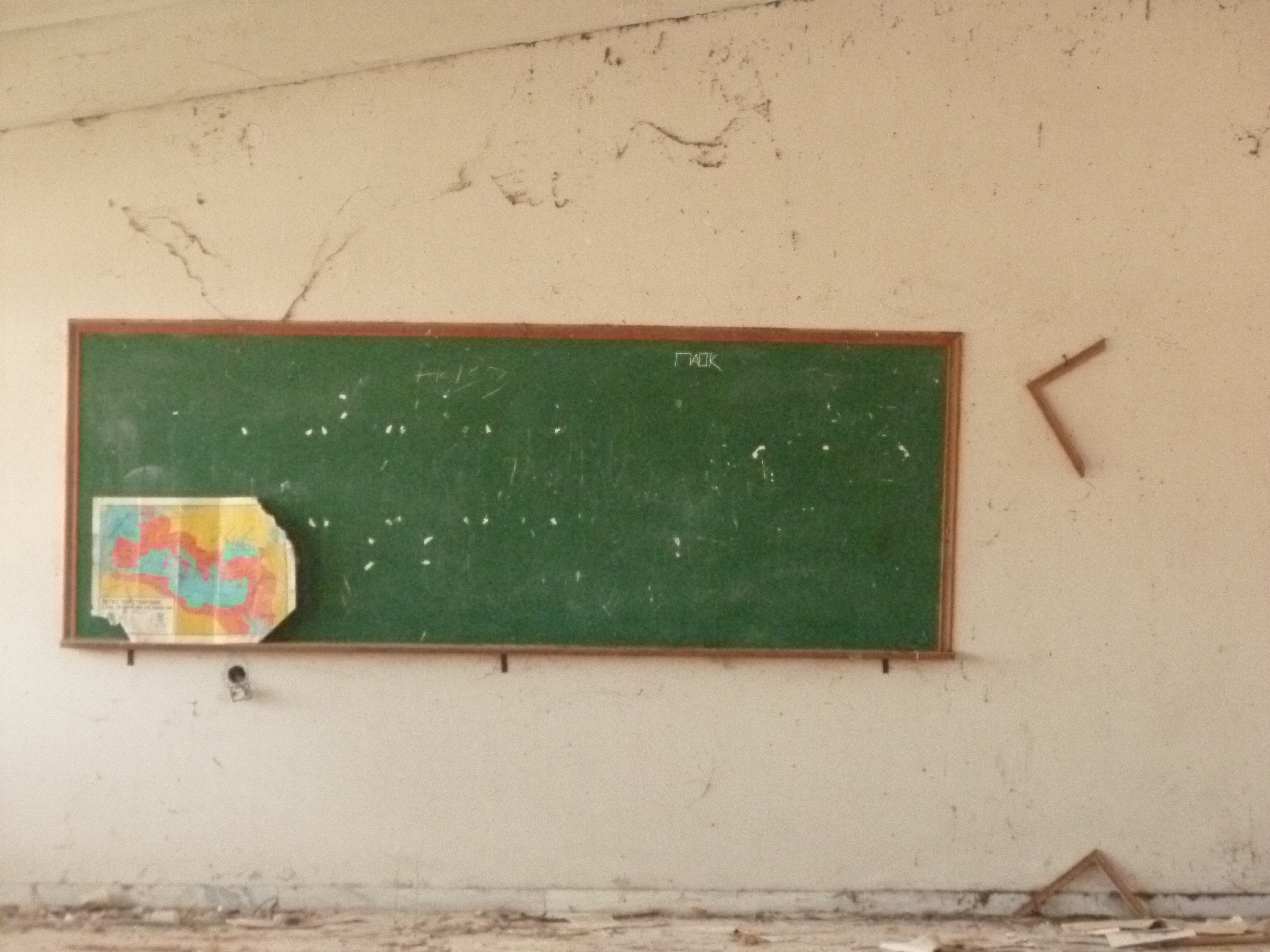 Greece_Ladi-écoleCassée2